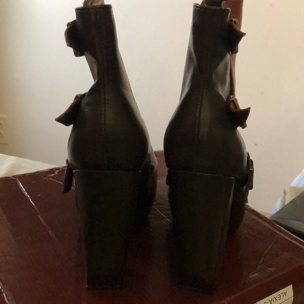Boots - Picture 3 of 4